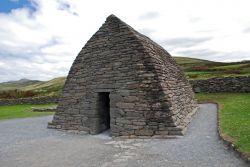 Gallarus_Oratory_Dingle.jpg